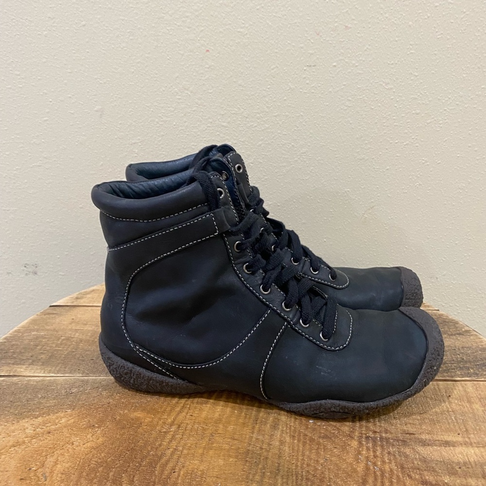 Womens Keen Black All Terrain Boots Size 9